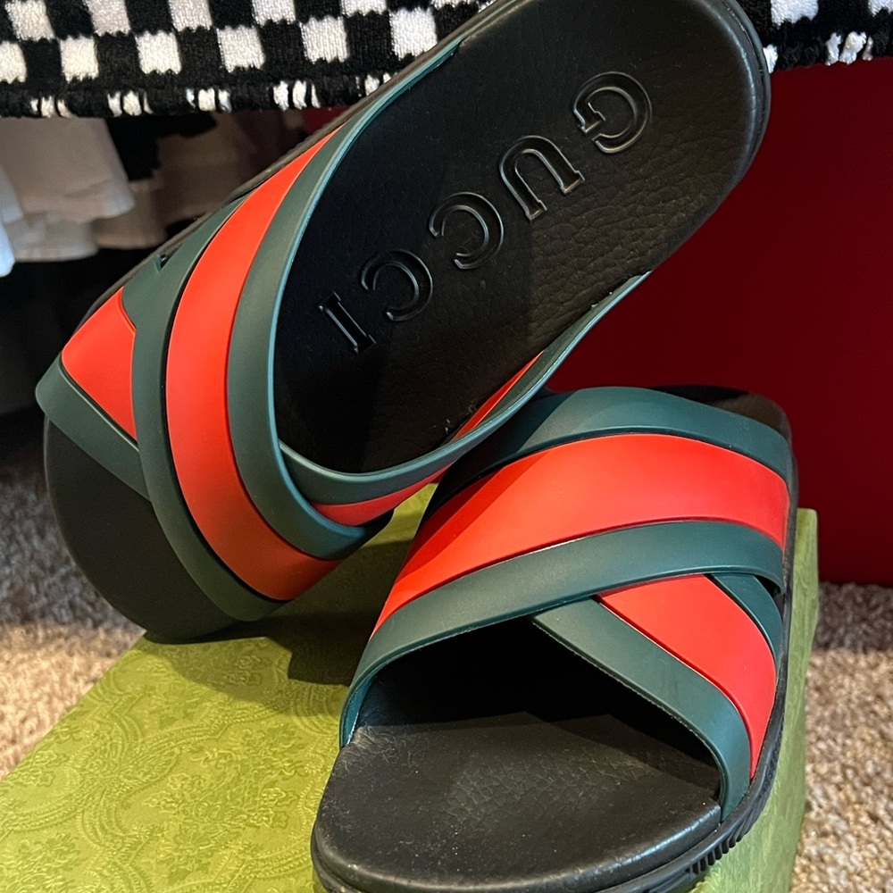 Gucci Women's Black and Red Slide Sandals - Picture 2 of 11